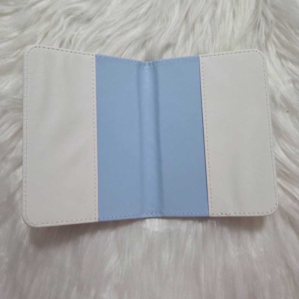 Snoopy & Charlie Brown Passport Holder - Picture 4 of 4